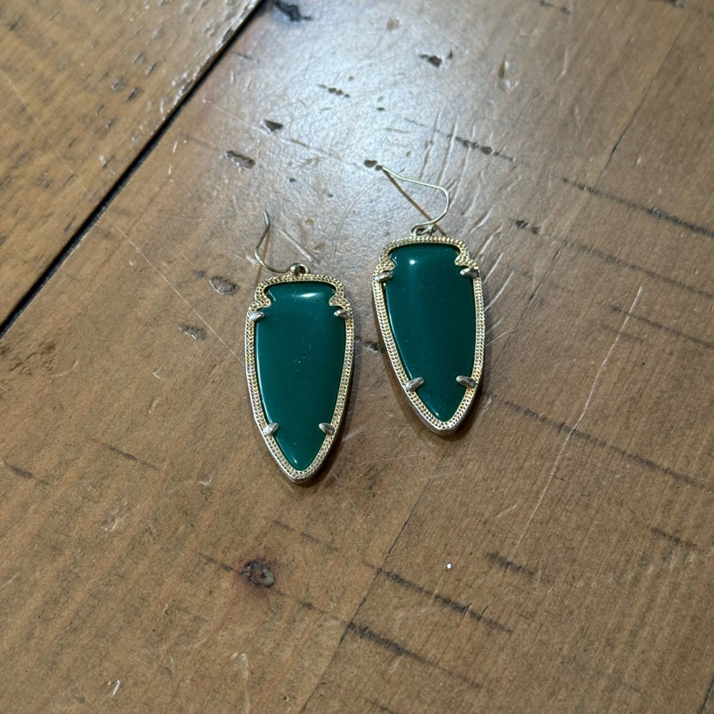 Kendra Scott Green Shield Dangle Earrings in Gold